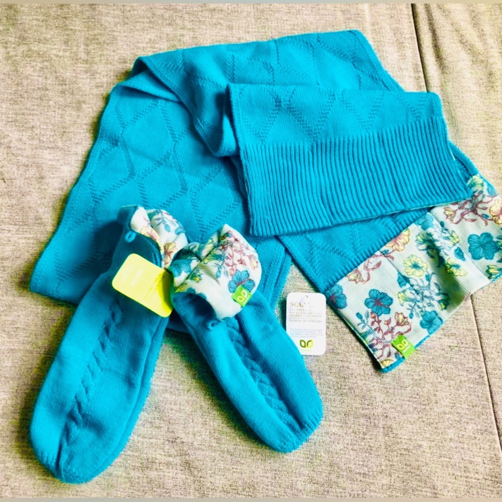New NWT Canadian made knit scarf & mittens bright turquoise blue green set M L
